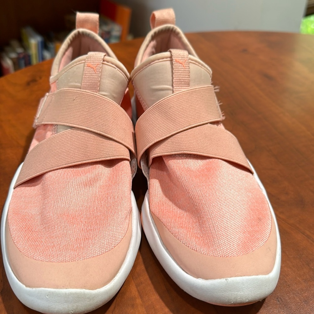 Beautiful like new Puma Women’s Peach color gym shoes with ankle support.